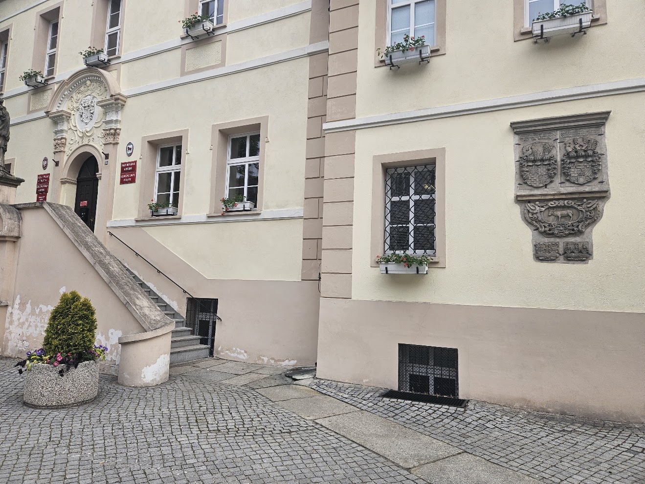 Piastowie na wołowskim ratuszu. Historia zapisana w kamieniu.